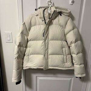 Aritzia Cream Super Puff Shorty